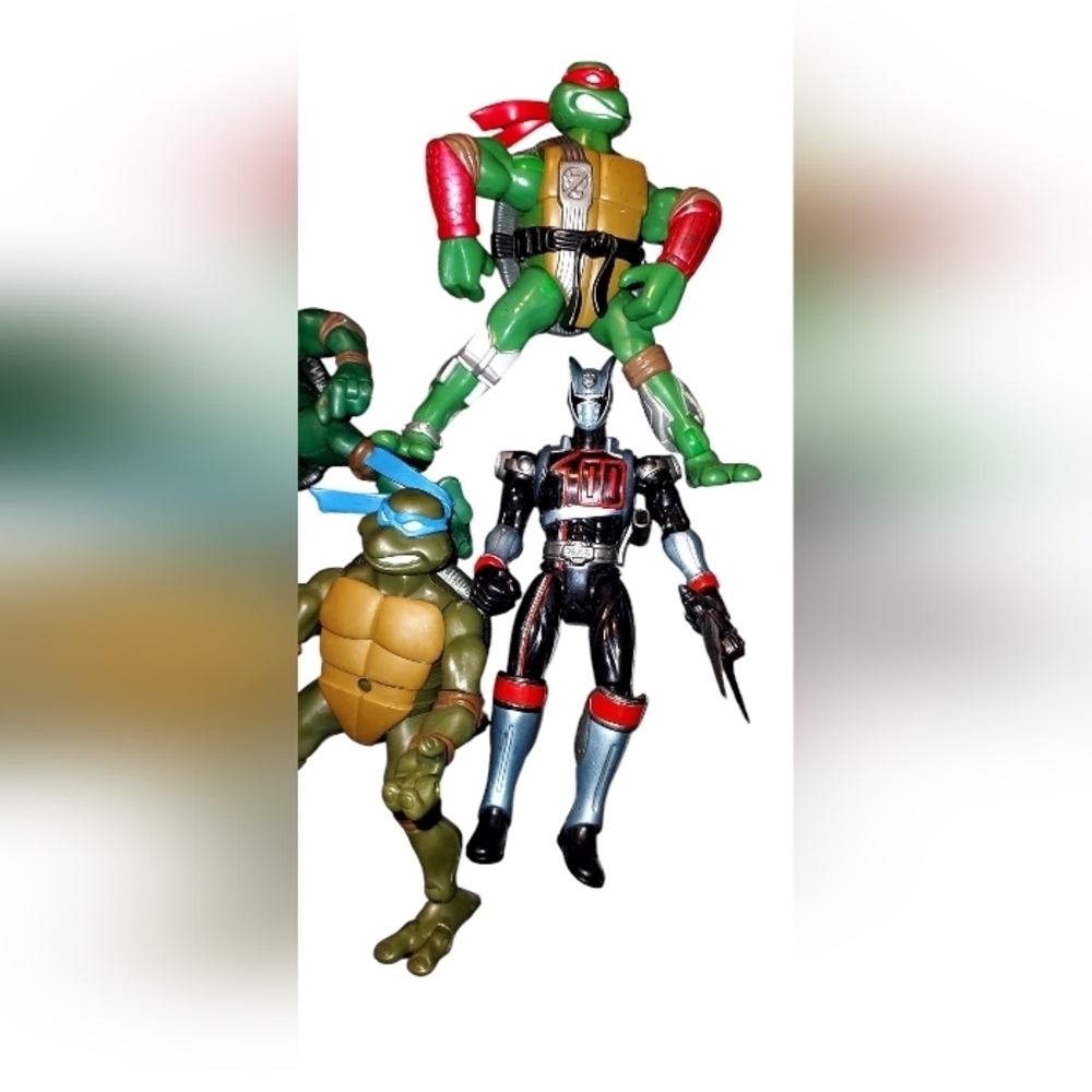 Teenage Mutant Ninja Turtles and Action Figures Set - Picture 2 of 3